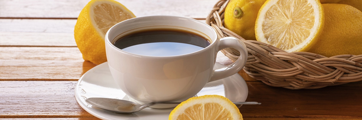 Kawa z cytryną - kontrowersyjny napój wspomagający odchudzanie